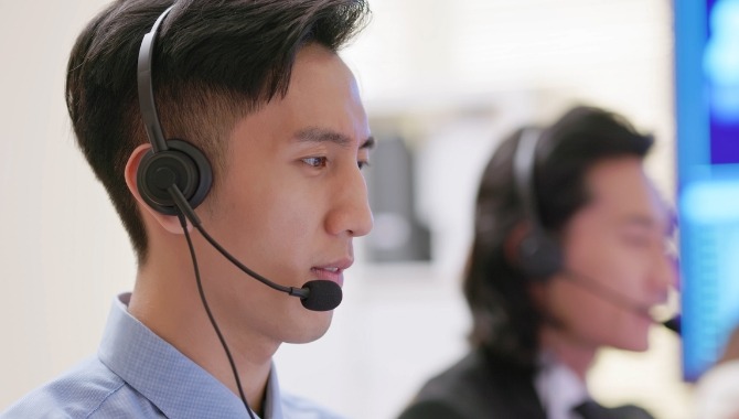 Customer Service Team 670x380